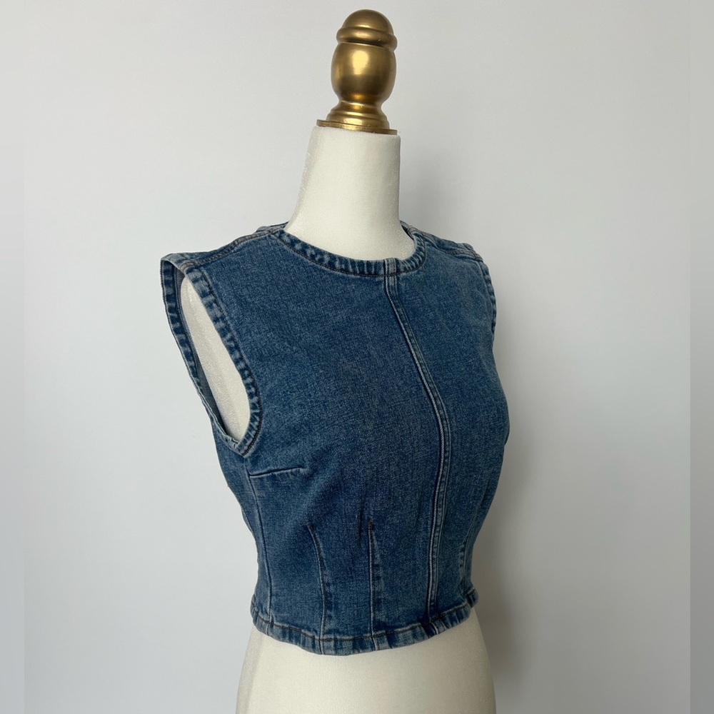 Abercrombie & Fitch Stretchy Denim Sleeveless Crop Top with Waist Pleats